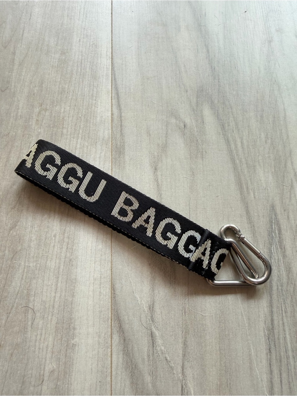 Baggu logo keychain